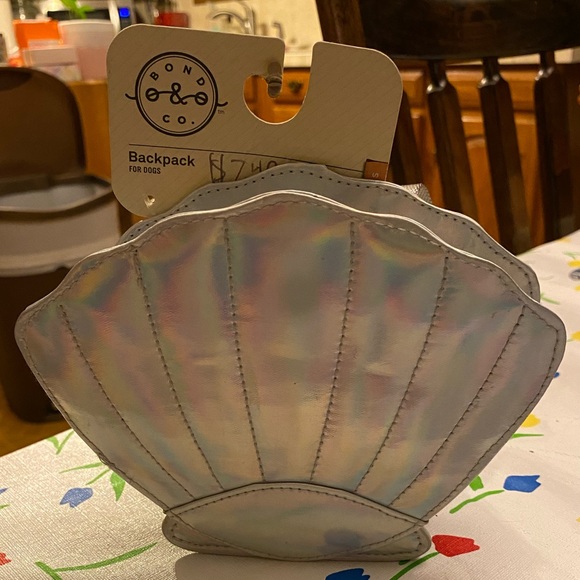 Seashell Backpack for Dogs - Picture 1 of 3